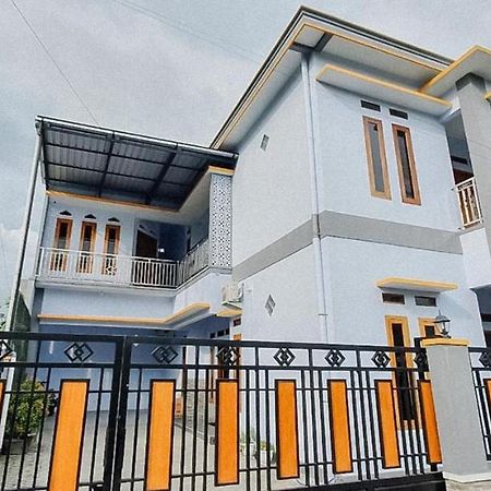 Griya Mbak Tafik Syariah Hotel Gendingan Bagian luar foto