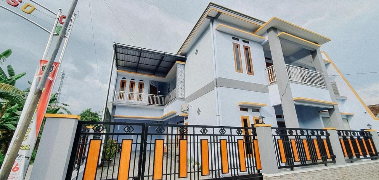 Griya Mbak Tafik Syariah Hotel Gendingan Bagian luar foto